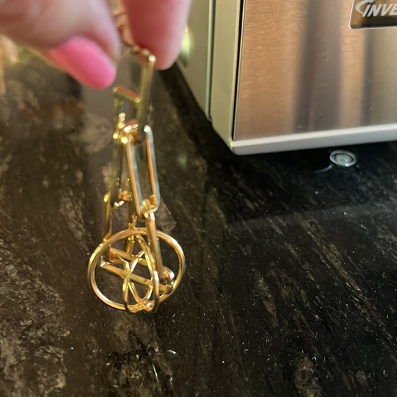 Unique Designer brand gold tone linked puzzle looking earrings - Picture 1 of 10